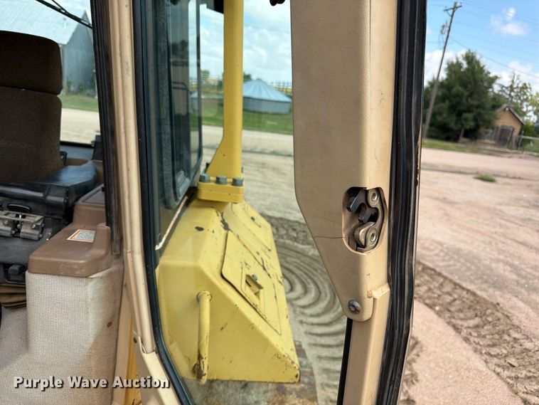 image for item FM7643 1998 Caterpillar D6M XL dozer