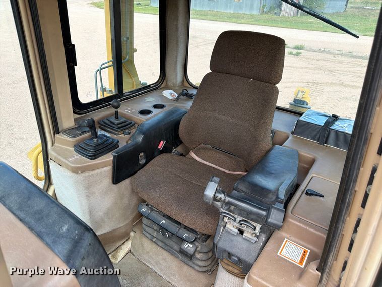 image for item FM7643 1998 Caterpillar D6M XL dozer