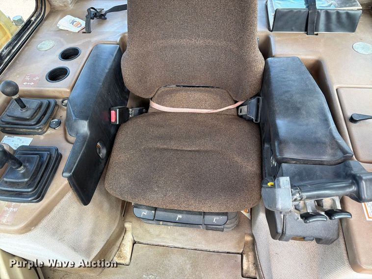 image for item FM7643 1998 Caterpillar D6M XL dozer