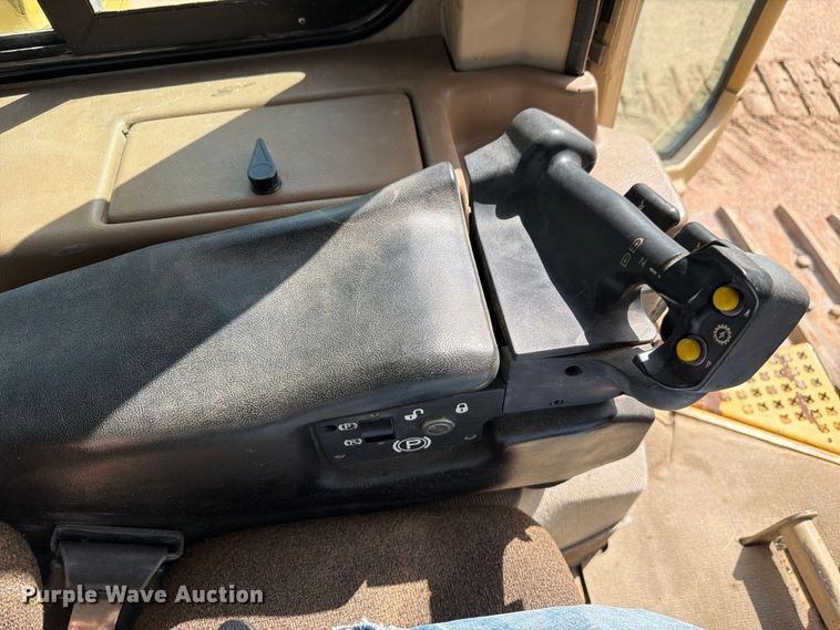 image for item FM7643 1998 Caterpillar D6M XL dozer