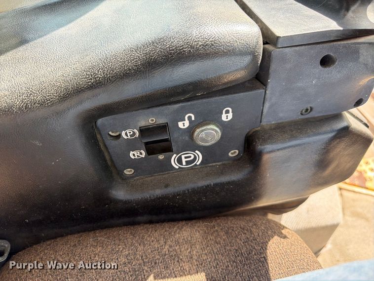 image for item FM7643 1998 Caterpillar D6M XL dozer