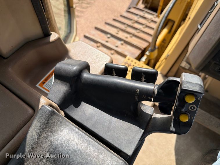 image for item FM7643 1998 Caterpillar D6M XL dozer