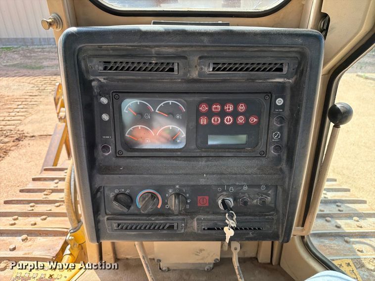 image for item FM7643 1998 Caterpillar D6M XL dozer