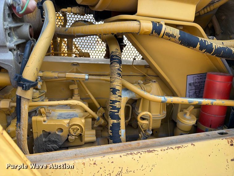image for item FM7643 1998 Caterpillar D6M XL dozer