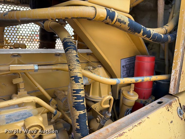 image for item FM7643 1998 Caterpillar D6M XL dozer