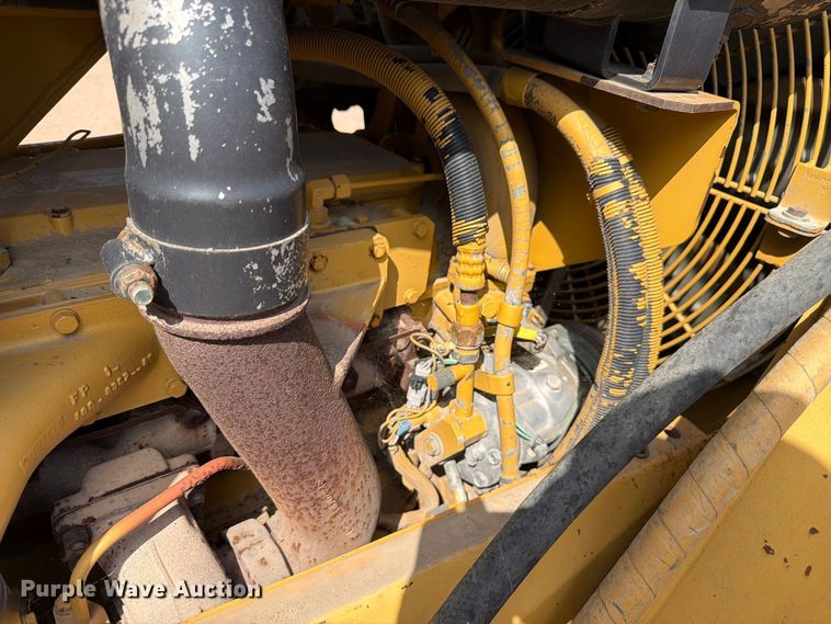 image for item FM7643 1998 Caterpillar D6M XL dozer