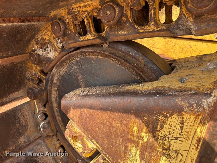 image for item FM7643 1998 Caterpillar D6M XL dozer