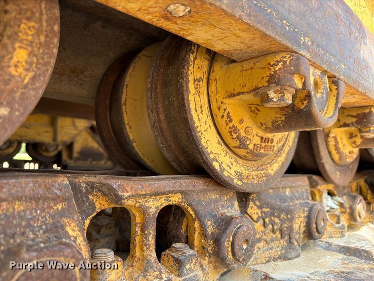 image for item FM7643 1998 Caterpillar D6M XL dozer