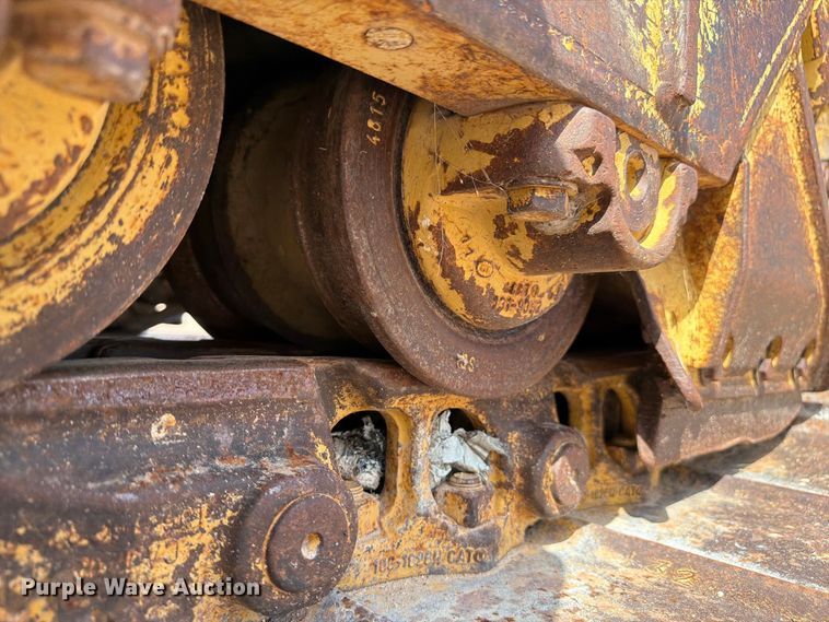 image for item FM7643 1998 Caterpillar D6M XL dozer