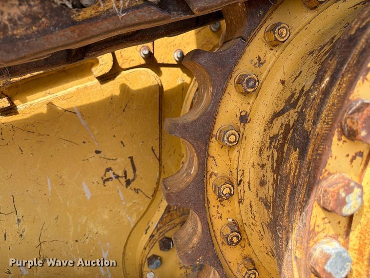 image for item FM7643 1998 Caterpillar D6M XL dozer