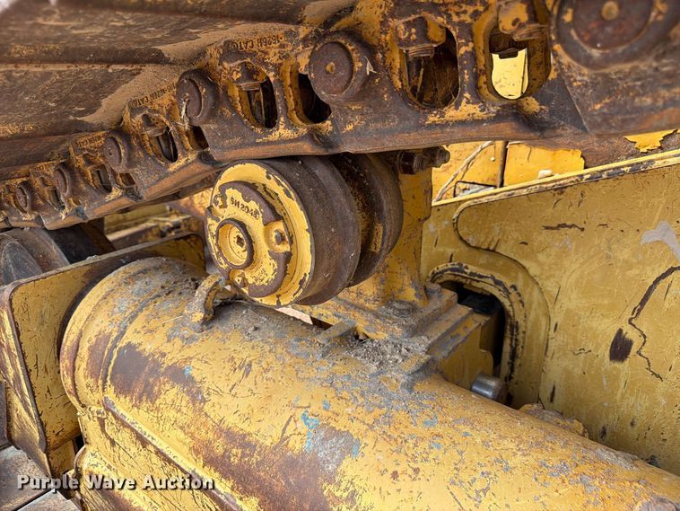 image for item FM7643 1998 Caterpillar D6M XL dozer