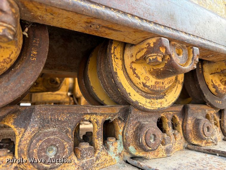 image for item FM7643 1998 Caterpillar D6M XL dozer