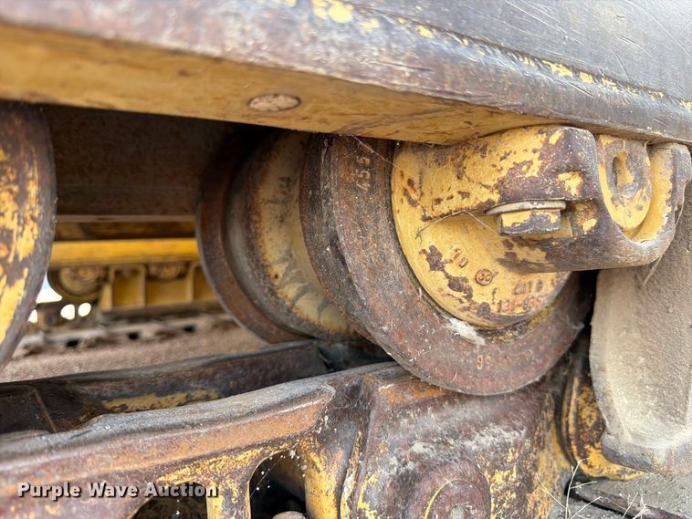 image for item FM7643 1998 Caterpillar D6M XL dozer
