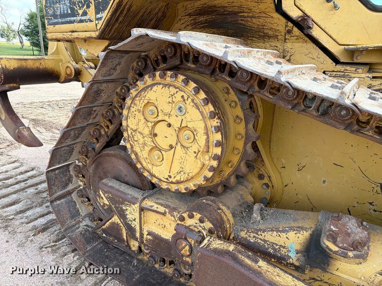 image for item FM7643 1998 Caterpillar D6M XL dozer