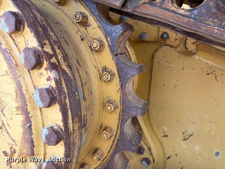 image for item FM7643 1998 Caterpillar D6M XL dozer