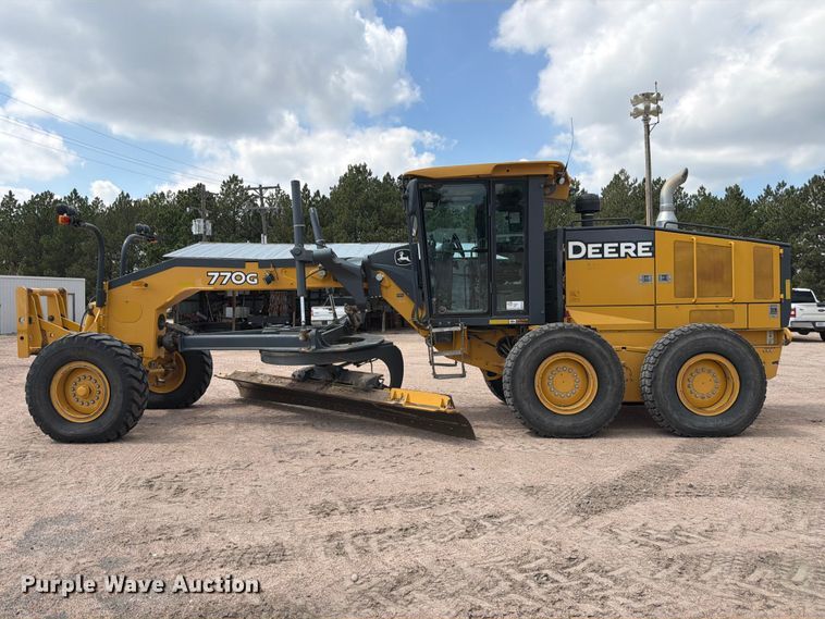image for item FM7644 2013 John Deere 770G motor grader