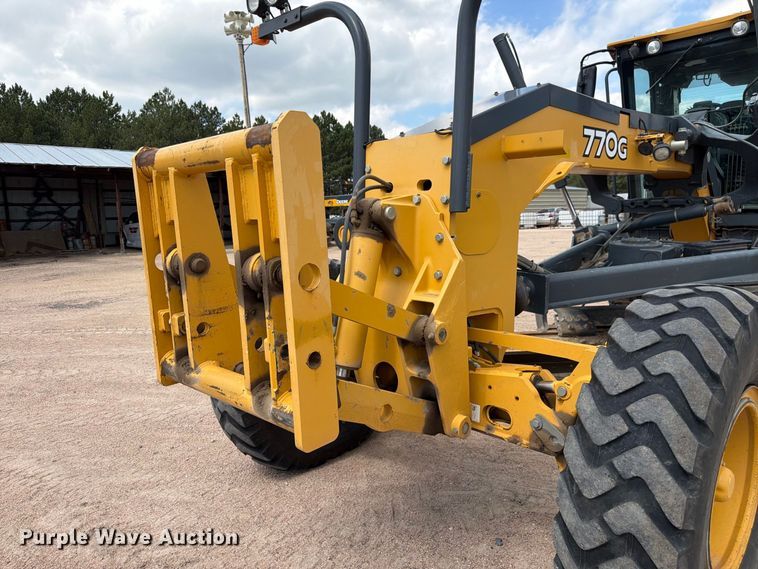 image for item FM7644 2013 John Deere 770G motor grader