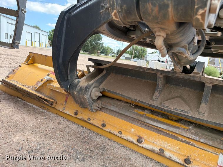 image for item FM7644 2013 John Deere 770G motor grader