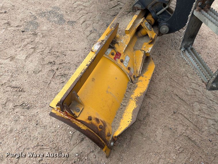 image for item FM7644 2013 John Deere 770G motor grader