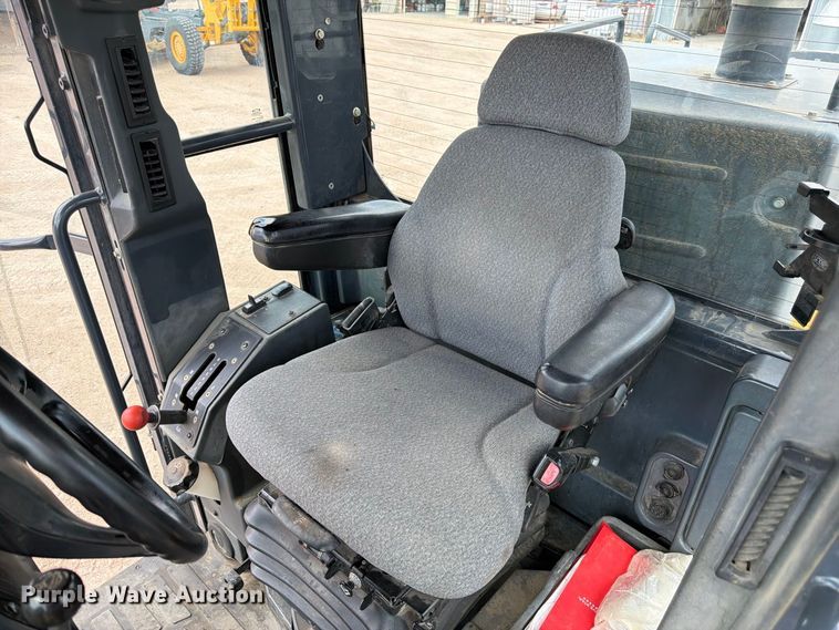 image for item FM7644 2013 John Deere 770G motor grader