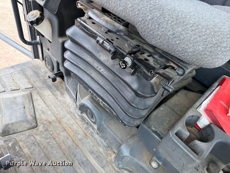 image for item FM7644 2013 John Deere 770G motor grader