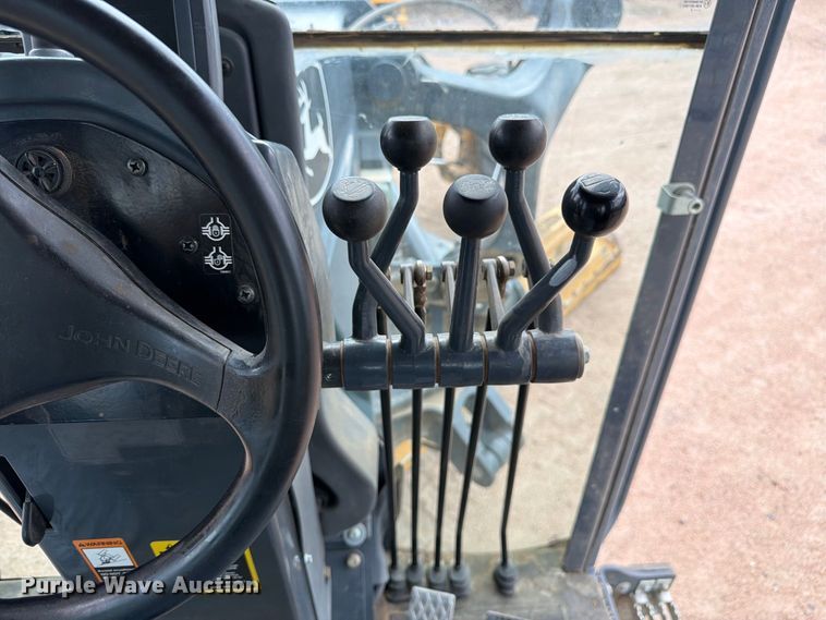 image for item FM7644 2013 John Deere 770G motor grader