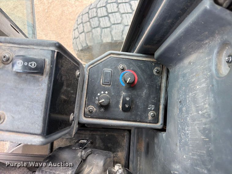 image for item FM7644 2013 John Deere 770G motor grader