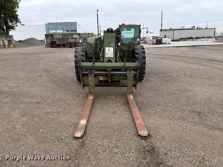 image for item FP3082 2017 Oshkosh MMV3 telehandler