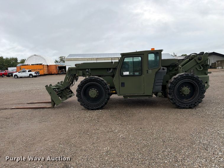image for item FP3082 2017 Oshkosh MMV3 telehandler