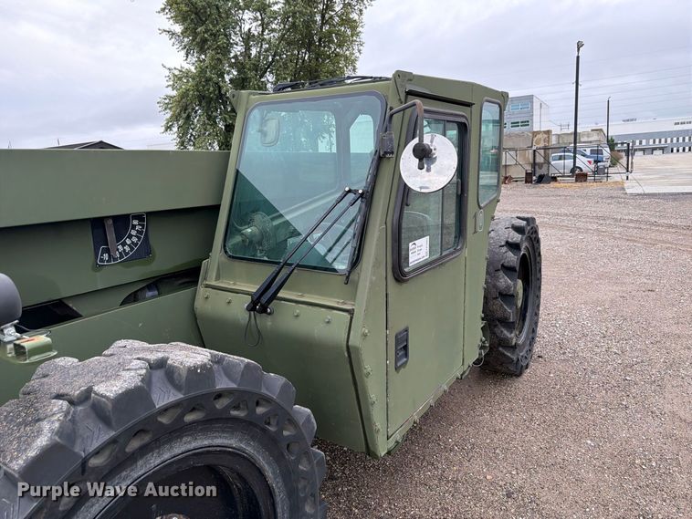 image for item FP3082 2017 Oshkosh MMV3 telehandler