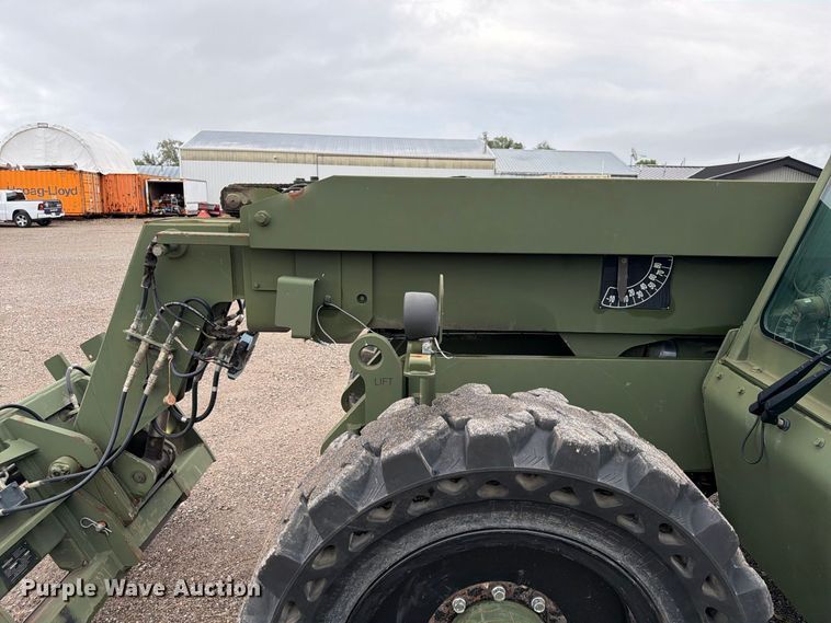 image for item FP3082 2017 Oshkosh MMV3 telehandler