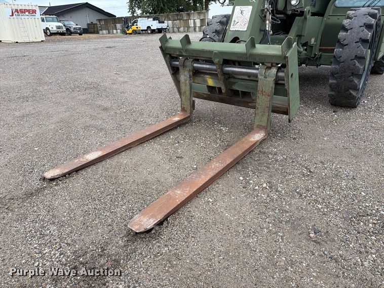 image for item FP3082 2017 Oshkosh MMV3 telehandler