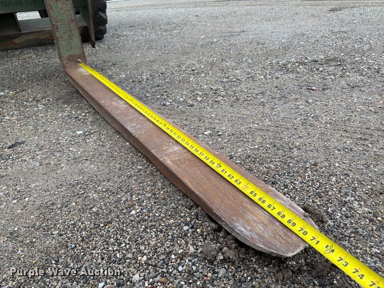 image for item FP3082 2017 Oshkosh MMV3 telehandler