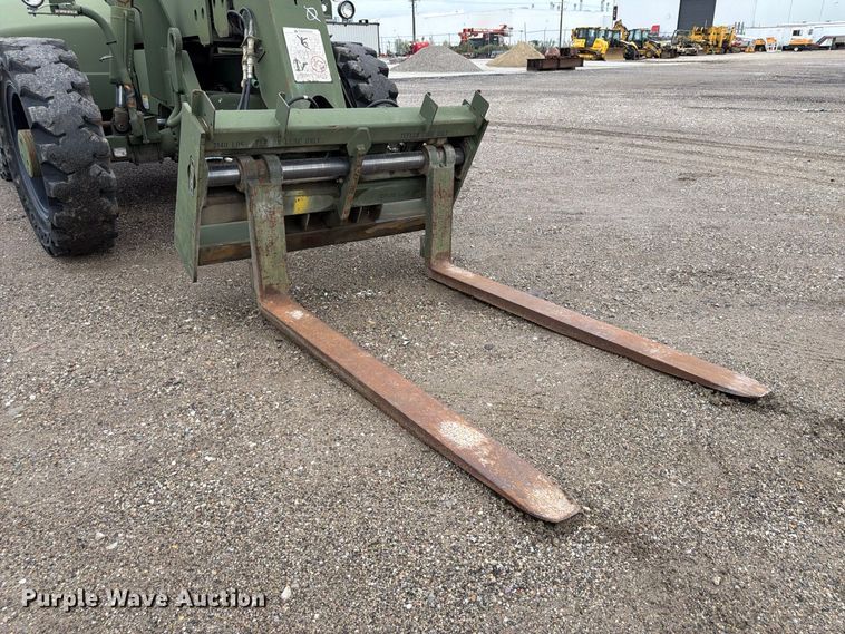 image for item FP3082 2017 Oshkosh MMV3 telehandler