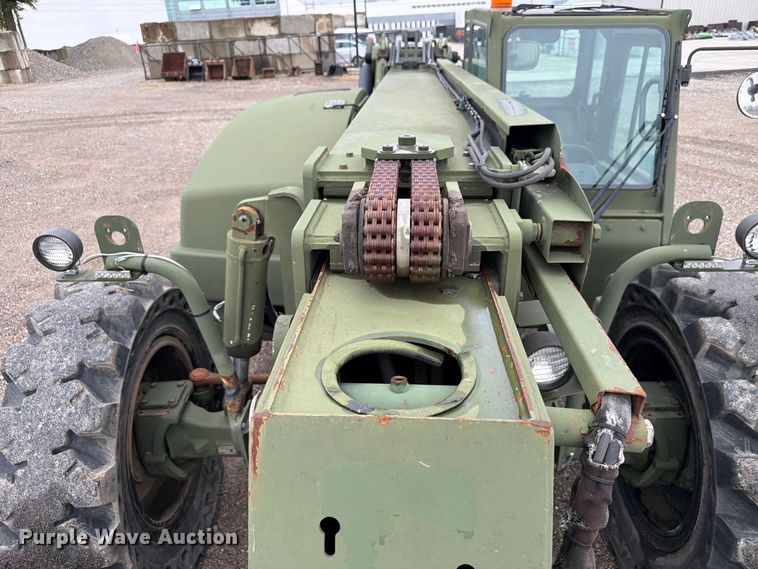 image for item FP3082 2017 Oshkosh MMV3 telehandler