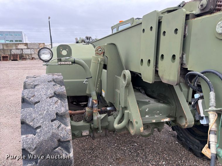 image for item FP3082 2017 Oshkosh MMV3 telehandler