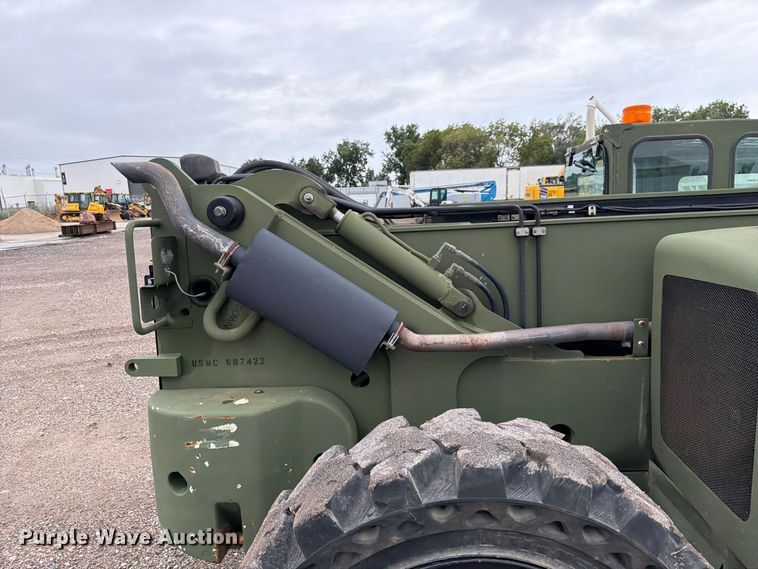 image for item FP3082 2017 Oshkosh MMV3 telehandler