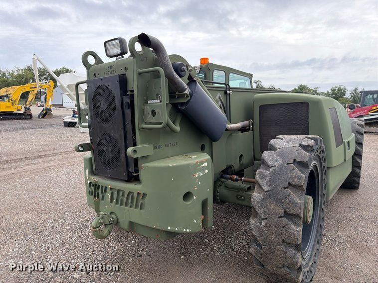 image for item FP3082 2017 Oshkosh MMV3 telehandler