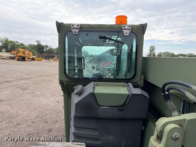 image for item FP3082 2017 Oshkosh MMV3 telehandler