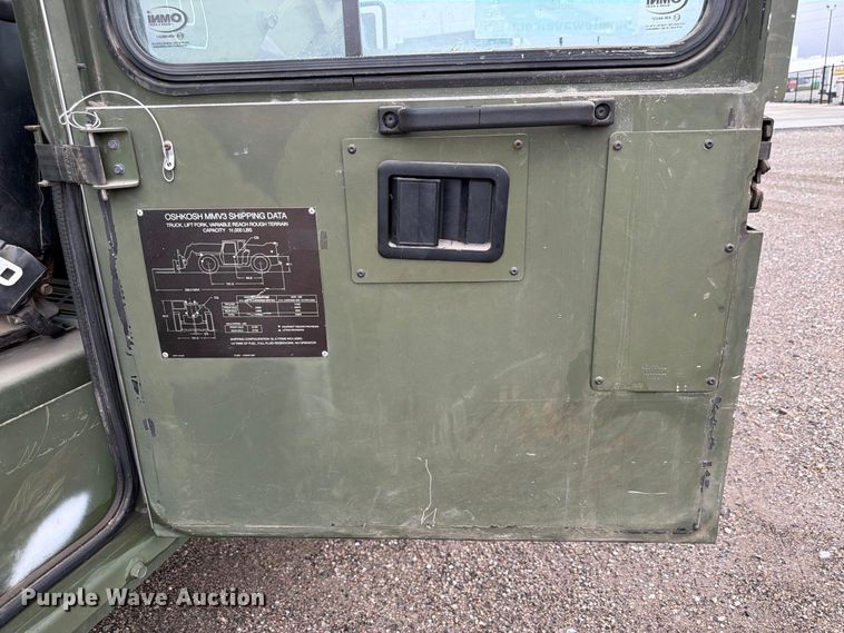 image for item FP3082 2017 Oshkosh MMV3 telehandler