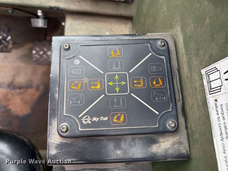 image for item FP3082 2017 Oshkosh MMV3 telehandler
