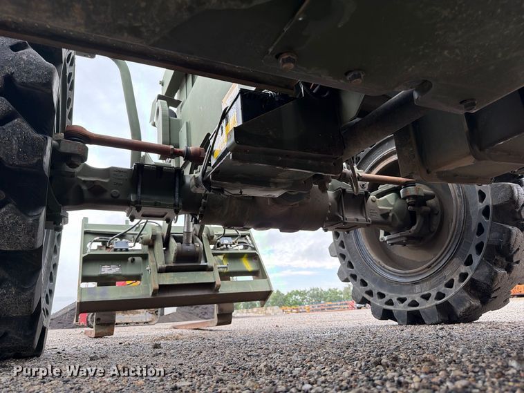 image for item FP3082 2017 Oshkosh MMV3 telehandler