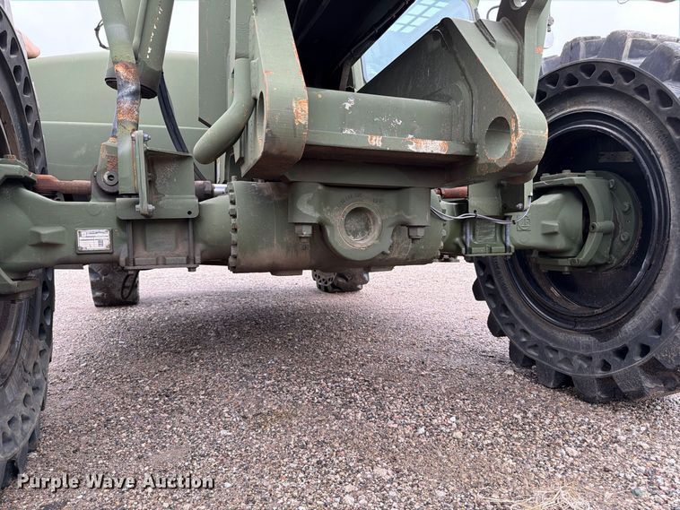 image for item FP3082 2017 Oshkosh MMV3 telehandler