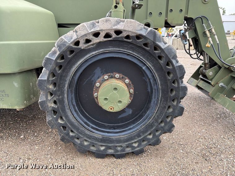 image for item FP3082 2017 Oshkosh MMV3 telehandler