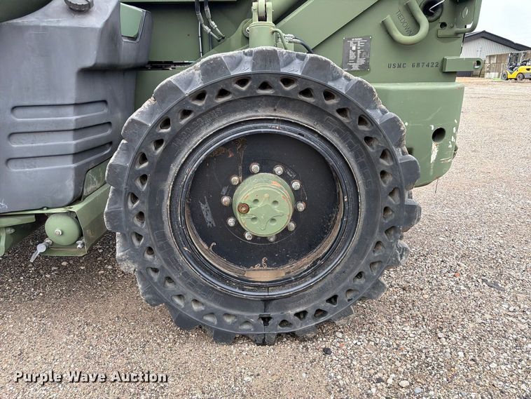 image for item FP3082 2017 Oshkosh MMV3 telehandler