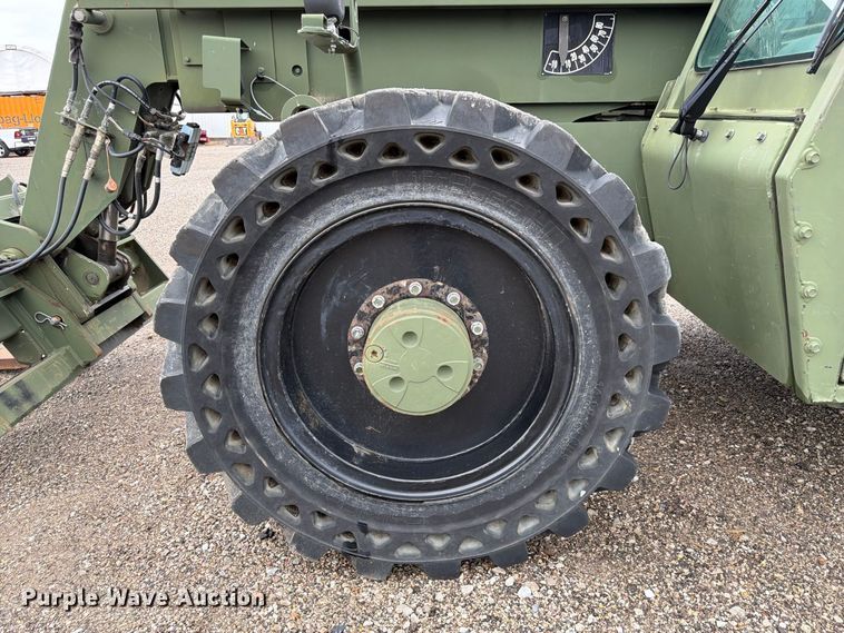 image for item FP3082 2017 Oshkosh MMV3 telehandler