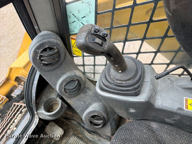 image for item FP3084 2015 Caterpillar 246D skid steer loader