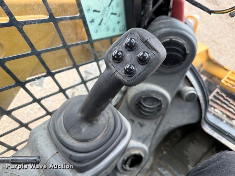 image for item FP3084 2015 Caterpillar 246D skid steer loader