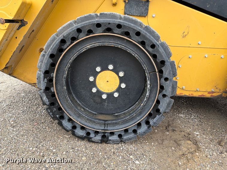 image for item FP3084 2015 Caterpillar 246D skid steer loader