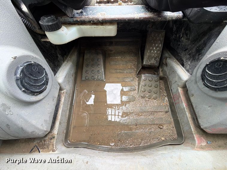image for item FP3089 2011 Caterpillar 246C skid steer loader